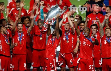 Bayern Münih zafer sarhoşu! İşte kupa töreninden görüntüler