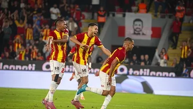 Tarih yazıyor