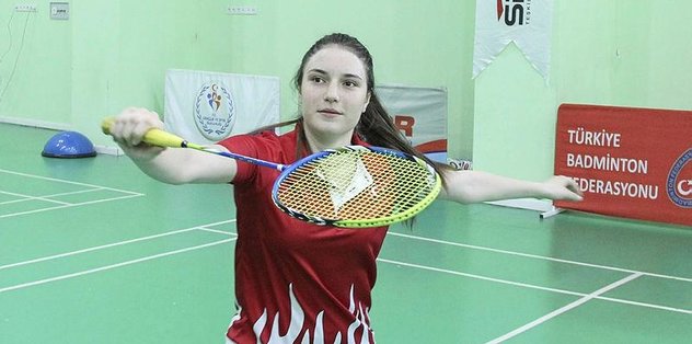 Genç badmintoncular Çekya'ya gitti