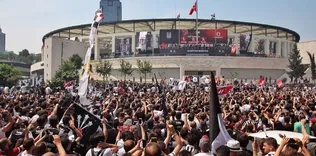 Taraftar Vodafone Park’a aktı