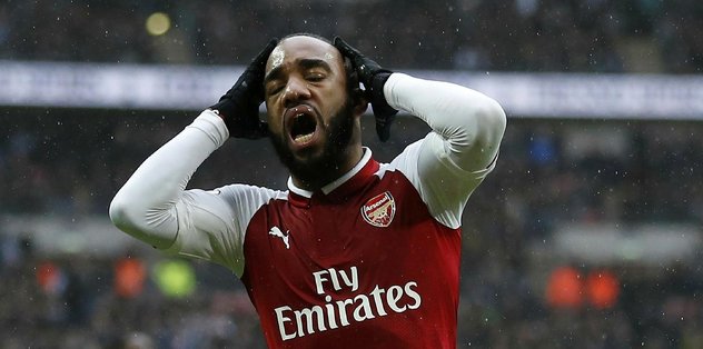 Lacazette en az bir ay yok