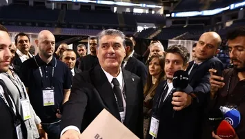 Serdal Adalı yeniden başkanlığa seçildi!