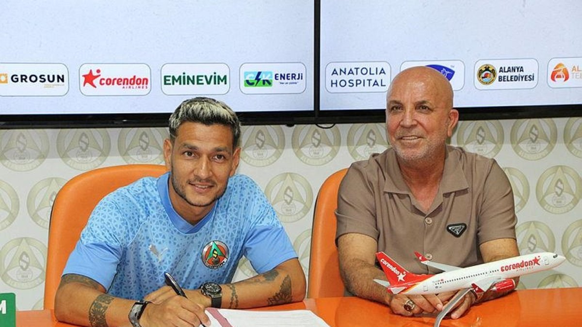 Alanyaspor'dan çifte imza