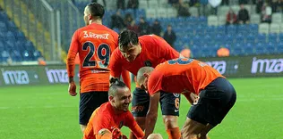 Lider Başakşehir evinde yıkılmıyor