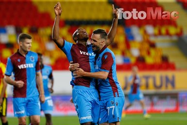 Trabzonspor’dan mesaj: Masa başı senaryoları tutmayacak! Hepinizi hem sahada yeneceğiz...