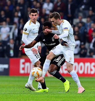 Spor yazarları Beşiktaş - Genk maçını yazdı