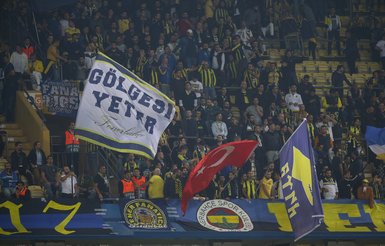 Fenerbahçe maçını Galatasaray formasıyla izledi!