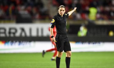 Fransa Ligi’nde maç yöneten ilk kadın hakem Stephanie Frappart oldu!