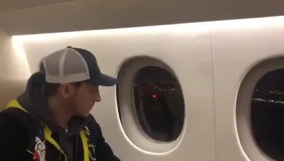 >Özil'den Fenerbahçe tezahüratı! İşte o anlar...