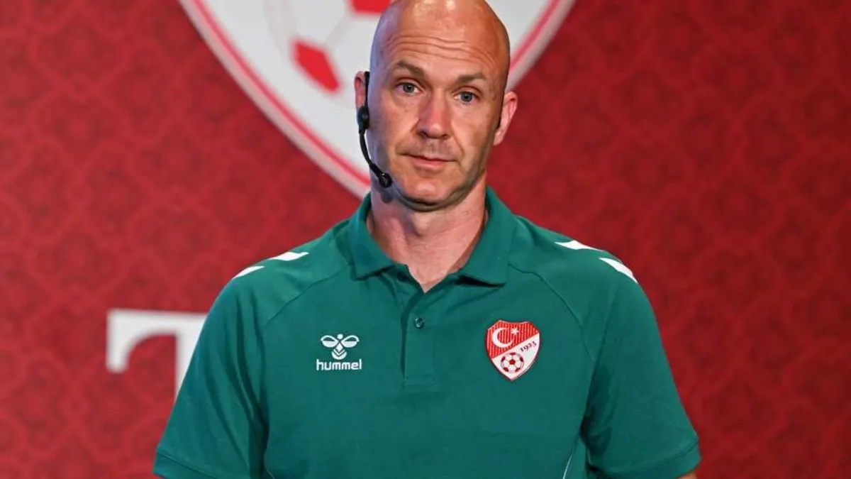 Anthony Taylor anlattı! İlk 4 haftanın tartışmalı pozisyonları analiz edildi