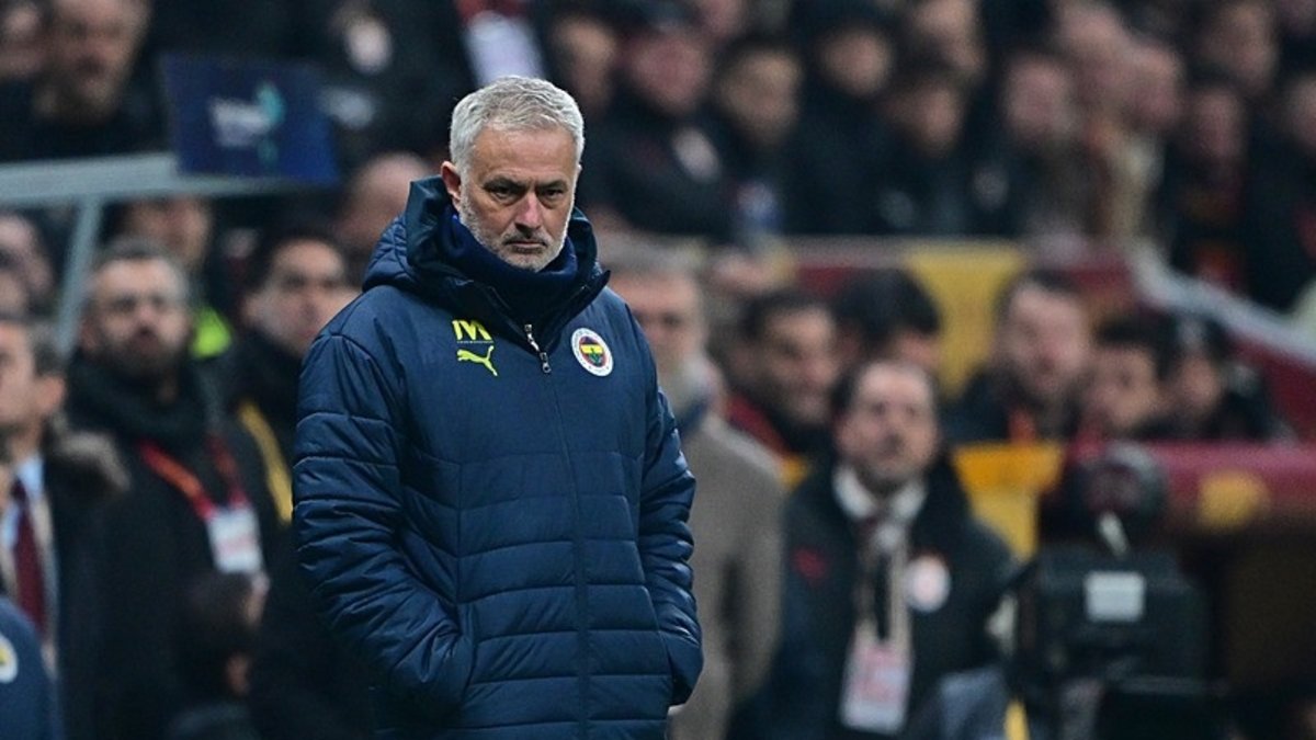 FENERBAHÇE HABERİ: Mourinho'yu milli takımın başında görmek istiyorlar! FENERBAHÇE HABERİ: Mourinho'yu milli takımın başında görmek istiyorlar!