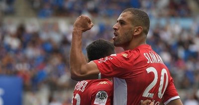 Slimani'ye büyük övgü: Su üstünde yürüyor!