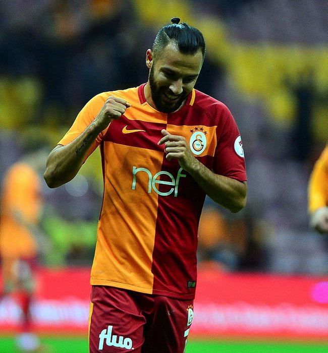 Galatasaray'da 10 futbolcu gidiyor