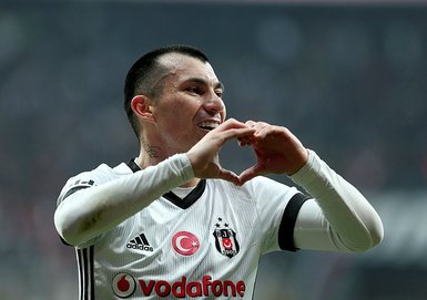 Beşiktaş’ta Domagoj Vida sol beke!