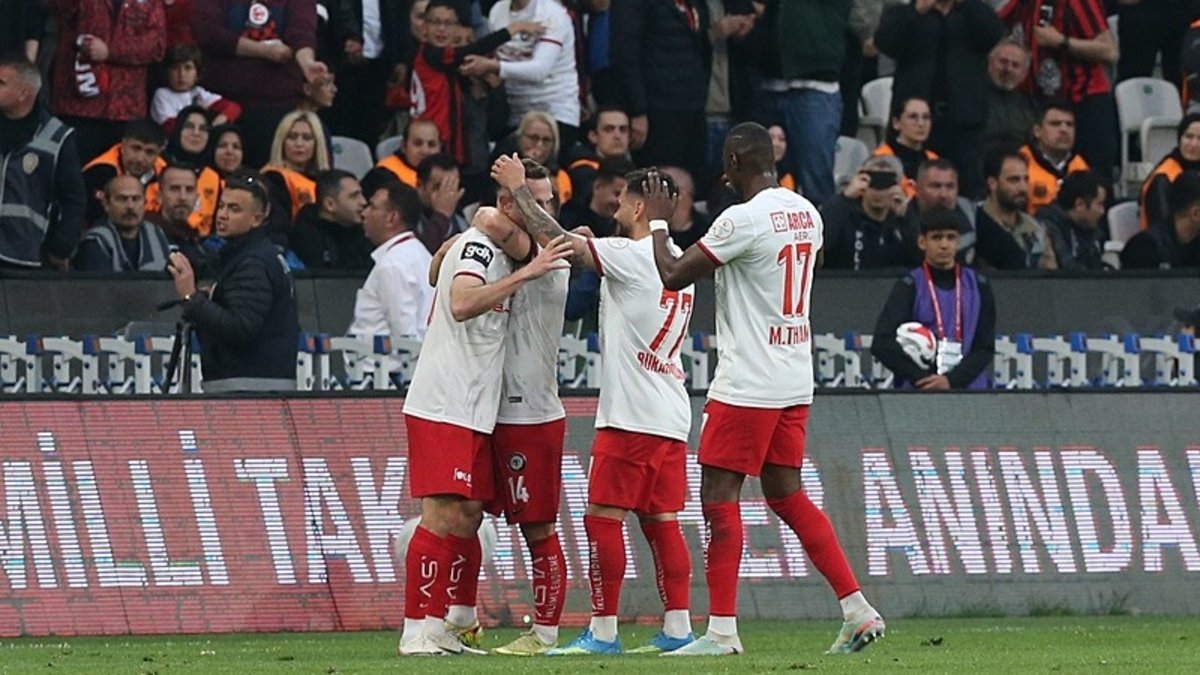Arca Çorum FK Trendyol Süper Lig'e yükseldi!