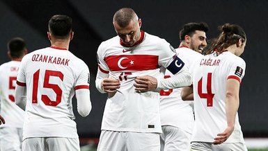 Son dakika haberi: Türkiye - Hollanda maçının ardından milli futbolculardan galibiyet pozu