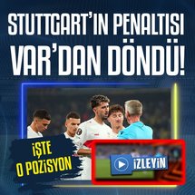 <p><!--StartFragment -->UEFA Avrupa Ligi 3. hafta maçında Fenerbahçe evinde Stuttgart'ı konuk etti.</p>
<p>Danimarkalı hakem 69. dakikada konuk ekibe penaltı verdi.</p>
<p>VAR'ın uyarısı sonrası pozisyonu izleyen maçın hakemi penaltıyı iptal etti.</p>
<p><blockquote class="twitter-tweet" data-media-max-width="560"><p lang="tr" dir="ltr">Stuttgart'ın kazandığı penaltı, VAR incelemesinin ardından iptal edildi. <a href="https://t.co/Gl0XWdCn7c">pic.twitter.com/Gl0XWdCn7c</a></p>&mdash; TRT Spor (@trtspor) <a href="https://twitter.com/trtspor/status/1981424735650029892?ref_src=twsrc%5Etfw">October 23, 2025</a></blockquote> <script async src="https://platform.twitter.com/widgets.js" charset="utf-8"></script></p>