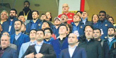 Yıldızlar tribünde!