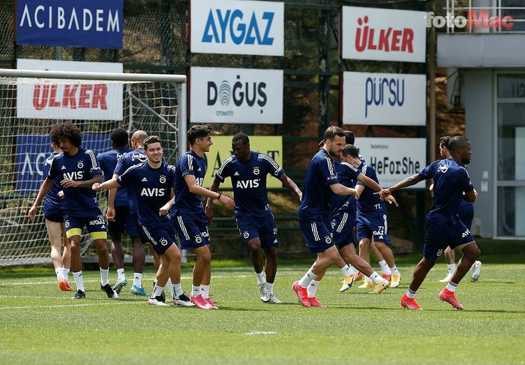 Son dakika spor haberi: Fenerbahçe transferde yıldız ismi gündemine aldı! Menajeri...