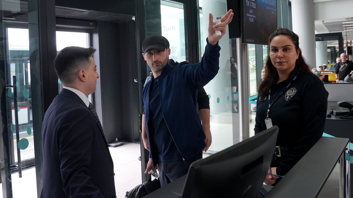 Stuttgart'ta Domenico Tedesco'ya coşkulu karşılama!