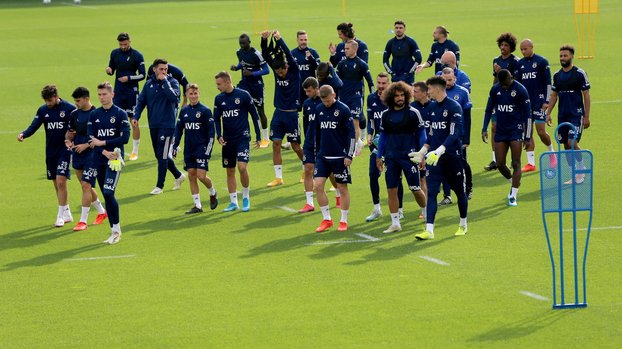 Fenerbahçe'de 'sosyal mesafe' bitti! Tam 47 futbolcu...
