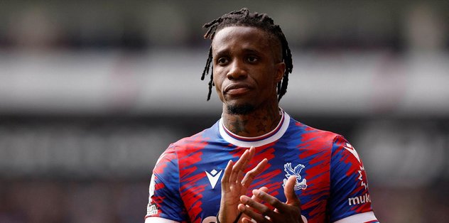 Galatasaray, Fenerbahçe’nin de transfer etmek istediği Wilfried Zaha’yı transfer etti ve bunu sosyal medya hesabından duyurdu. Yaptıkları paylaşımda ZAHAHAHA notunu ekleyen Galatasaray, videoda popüler bir şarkı kullanarak Fenerbahçe’ye gönderme yaptı. Galatasaray, Fenerbahçe’nin de transfer etmek istediği Wilfried Zaha’yı transfer etti ve bunu sosyal medya hesabından duyurdu. Yaptıkları paylaşımda ZAHAHAHA notunu ekleyen Galatasaray, videoda popüler bir şarkı kullanarak Fenerbahçe’ye gönderme yaptı.