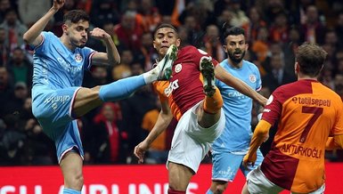 Galatasaray'ın golü faule takıldı!