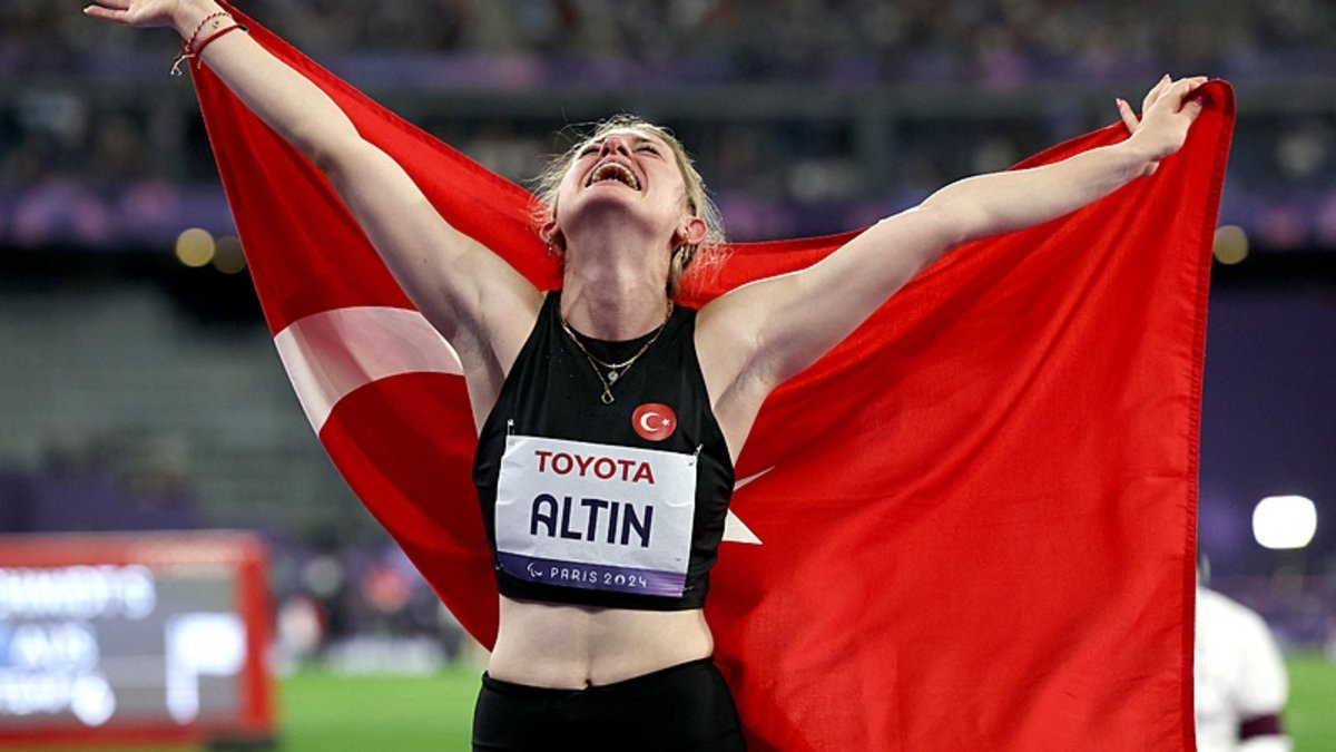 Temsilcimiz Fatma Damla Altın'dan uzun atlamada bronz madalya!