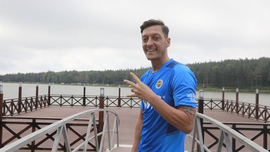 Fenerbahçeli Mesut Özil'in balmumu heykeli sergilenecek