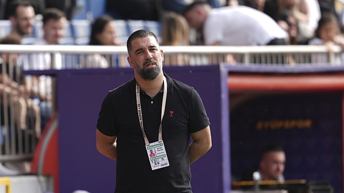 Arda Turan'dan flaş Galatasaray hamlesi! Shakhtar Donetsk'e imzayı attıktan hemen sonra... Arda Turan'dan flaş Galatasaray hamlesi! Shakhtar Donetsk'e imzayı attıktan hemen sonra...