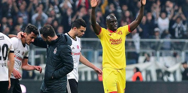 GÃ¶ztepeli taraftarlar Demba Ba'yÄ± Ä±slÄ±kladÄ±