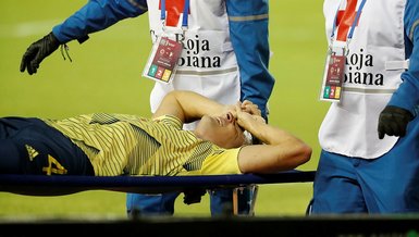 Broken leg expected to sideline Colombia defender Arias for six months