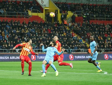 Trabzonsporlu Ekuban gözyaşlarını tutamadı