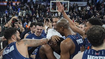 Anadolu Efes Kızılyıldız'a konuk oluyor