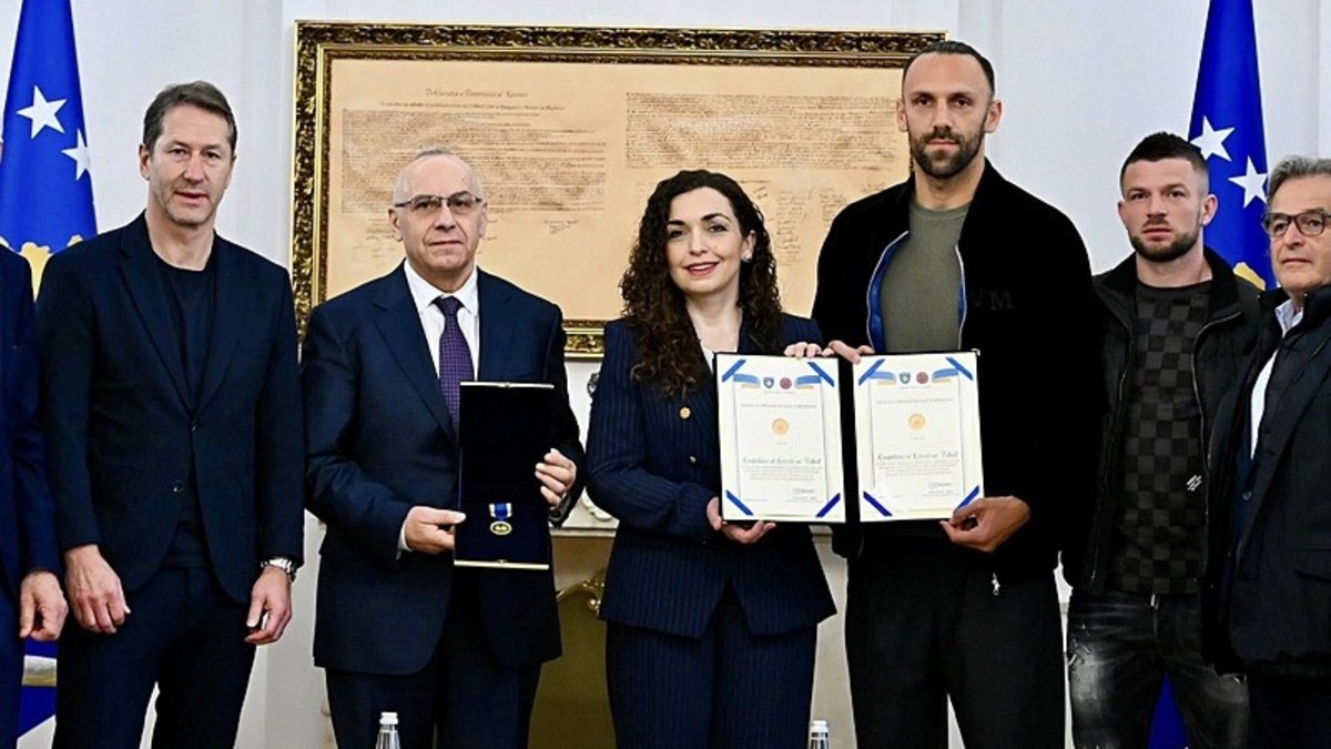 Kosova Milli Futbol Takımı’na madalya verildi! Vedat Muriqi açıklamalarda bulundu