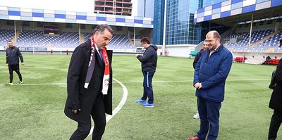 Bakan Bak, down sendromlu futbolcularla maç yapacak