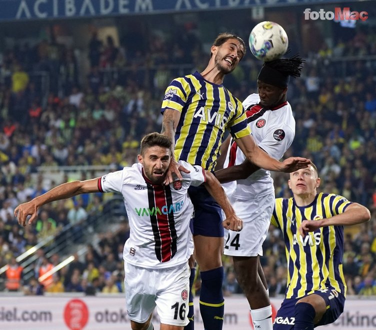 Ahmet Çakar Fenerbahçe F.Karagümrük maçının hakemini değerlendirdi! Verdiği 3 penaltı da...