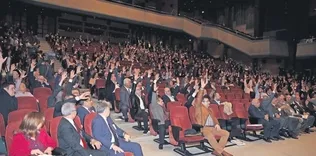 Kongre üyelerine tepki dinmiyor