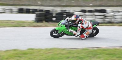 Turkish motorcycle racer supports Syrian refugees