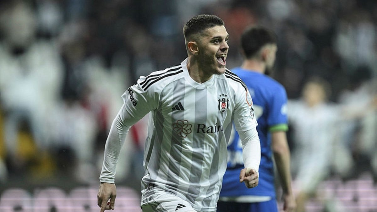 Milot Rashica'ya üçlü kıskaç