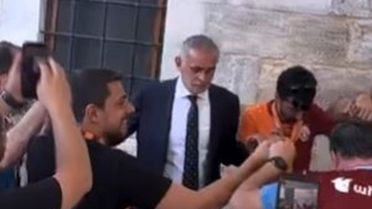TFF Başkanı İbrahim Hacıosmanoğlu'ndan taraftarlarla horon! TFF Başkanı İbrahim Hacıosmanoğlu'ndan taraftarlarla horon!