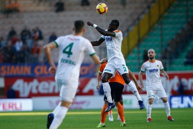 Alanyaspor - Başakşehir maçından kareler