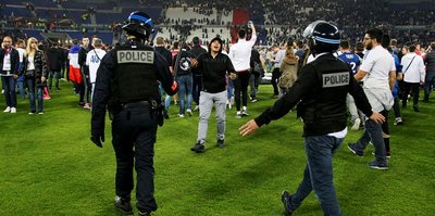 Fan disorder delays Lyon-Besiktas game
