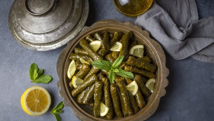 yaprak-sarmasi-tarifi-sarma-nasil-yapilir-yaprak-sarmasinin-malzemeleri-ve-puf-noktasi-nedir-1698991008695.jpg
