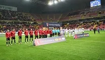 Yalnız bırakmadılar