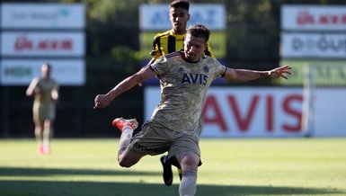 Hakan için imza töreni