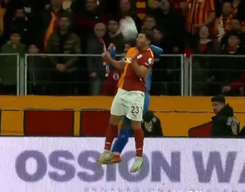 galatasaray-goztepe-macinda-penalti-karari-iste-o-pozisyon-1736007516732.jpg