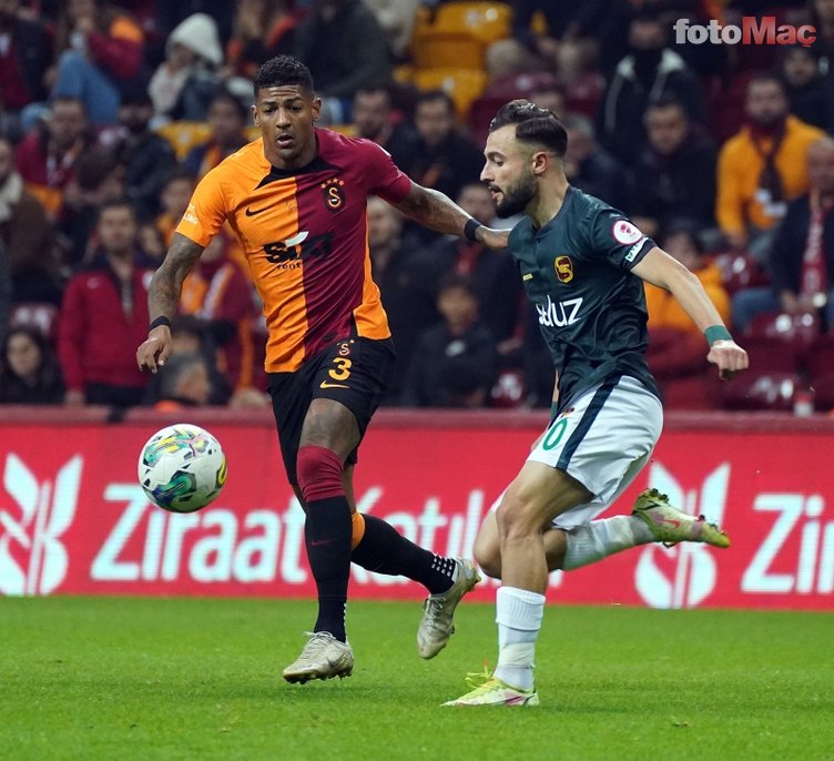 Van Aanholt'a yol göründü! Cimbom'da sol beke 2 aday