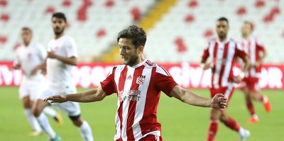 Sivasspor İlker Sayan ile sözleşme imzaladı