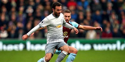 Mata, bir yıl daha United'da